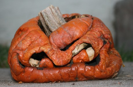 worm_halloween_pumpkin_2012